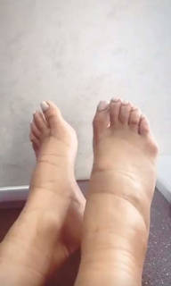 Shay Mitchell feet photo thumbnail