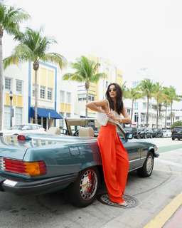 Shay Mitchell feet photo thumbnail