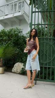Shay Mitchell feet photo thumbnail