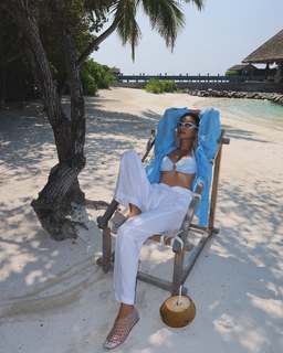 Shay Mitchell feet photo thumbnail