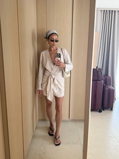 Shay Mitchell feet photo thumbnail