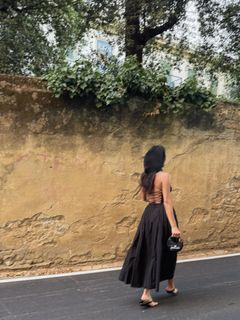 Shay Mitchell feet photo thumbnail