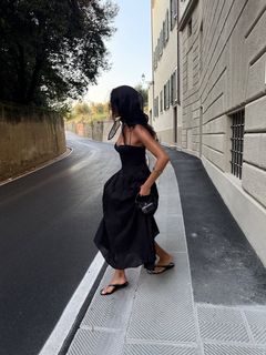 Shay Mitchell feet photo thumbnail