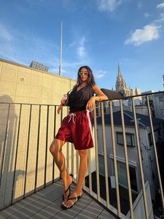 Shay Mitchell feet photo thumbnail