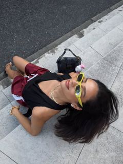 Shay Mitchell feet photo thumbnail