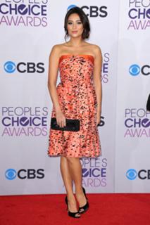 Shay Mitchell feet photo thumbnail