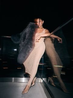 Shay Mitchell feet photo thumbnail