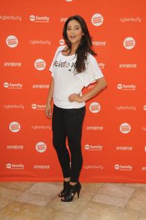 Shay Mitchell feet photo thumbnail