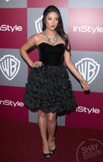 Shay Mitchell feet photo thumbnail