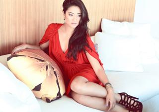 Shay Mitchell feet photo thumbnail