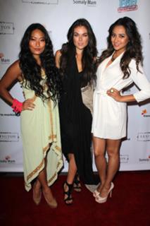 Shay Mitchell feet photo thumbnail