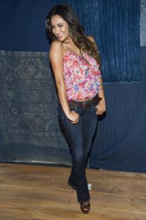 Shay Mitchell feet photo thumbnail