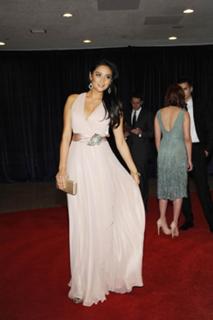 Shay Mitchell feet photo thumbnail