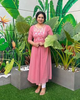 Sheelu Abraham feet photo 18