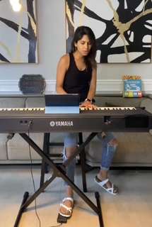 Sheena Melwani feet photo thumbnail