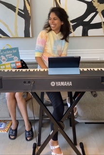 Sheena Melwani feet photo thumbnail