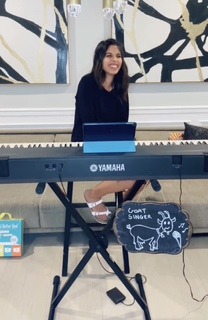 Sheena Melwani feet photo thumbnail