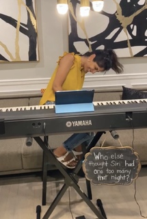 Sheena Melwani feet photo thumbnail