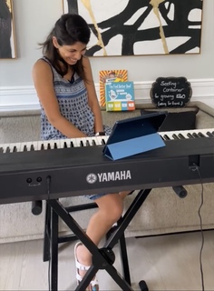 Sheena Melwani feet photo thumbnail