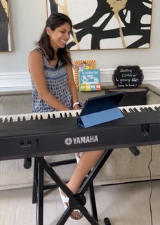 Sheena Melwani feet photo thumbnail