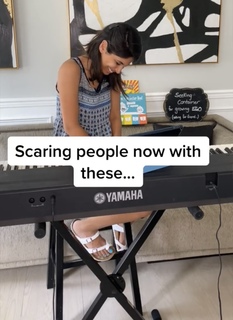 Sheena Melwani feet photo thumbnail