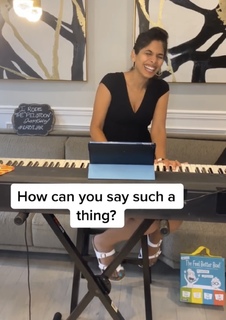 Sheena Melwani feet photo thumbnail