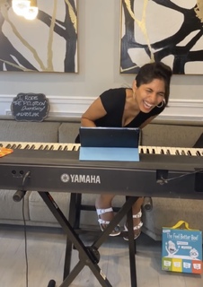 Sheena Melwani feet photo thumbnail