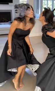 Sheena Melwani feet photo thumbnail