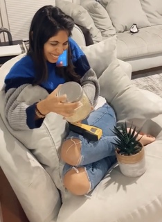 Sheena Melwani feet photo thumbnail