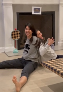 Sheena Melwani feet photo thumbnail