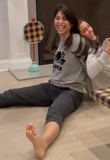 Sheena Melwani feet photo thumbnail