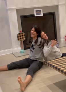 Sheena Melwani feet photo thumbnail