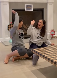 Sheena Melwani feet photo thumbnail