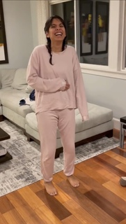 Sheena Melwani feet photo thumbnail