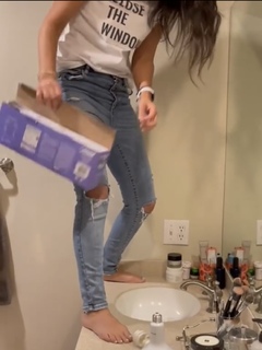 Sheena Melwani feet photo thumbnail