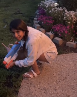 Sheena Melwani feet photo thumbnail