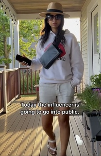 Sheena Melwani feet photo thumbnail