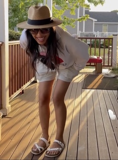 Sheena Melwani feet photo thumbnail