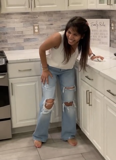 Sheena Melwani feet photo thumbnail