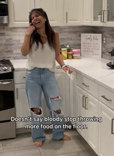 Sheena Melwani feet photo thumbnail