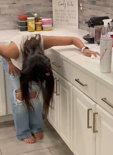 Sheena Melwani feet photo thumbnail