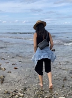 Sheena Melwani feet photo thumbnail