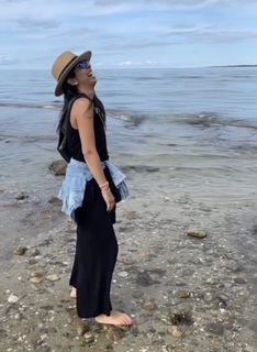 Sheena Melwani feet photo thumbnail