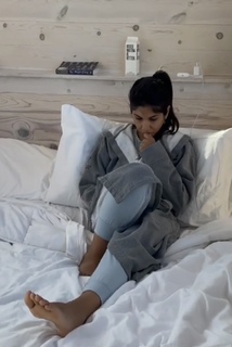 Sheena Melwani feet photo thumbnail