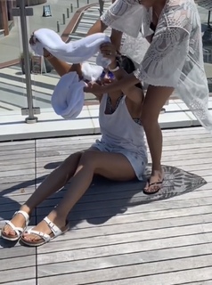 Sheena Melwani feet photo thumbnail