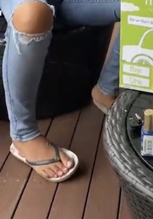 Sheena Melwani feet photo thumbnail