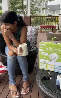 Sheena Melwani feet photo thumbnail