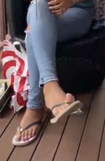 Sheena Melwani feet photo thumbnail