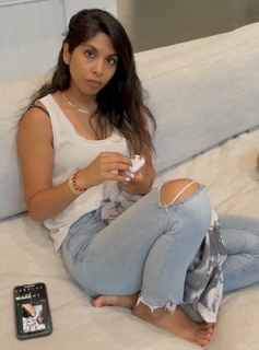 Sheena Melwani feet photo thumbnail