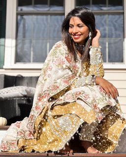 Sheena Melwani feet photo thumbnail